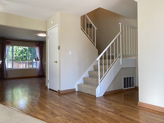 5th image of 33640 Bardolph Cir
