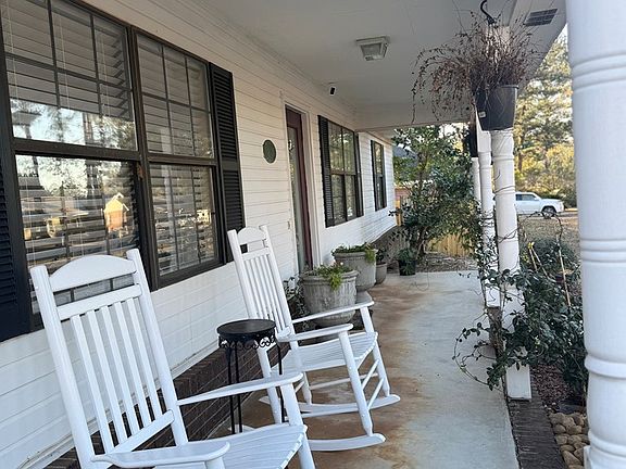 3rd image of 413 Chapelwood Dr