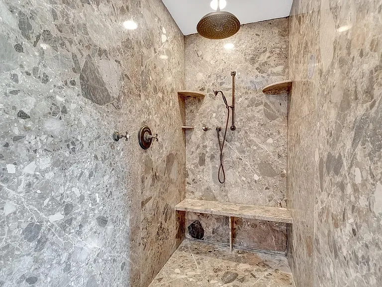7415 Woodland Creek Ln — Photo 19