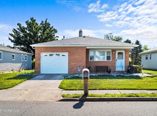 20 Liberta Dr, Toms River, NJ 08757