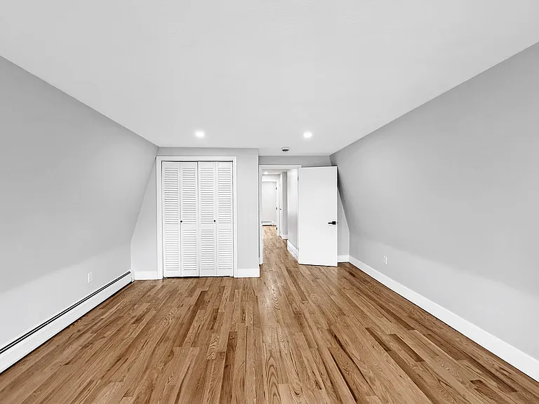 21 Burlington Rd — Photo 30