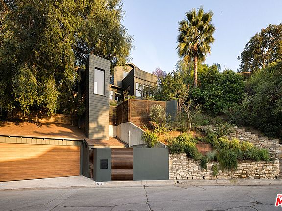 3rd image of 2206 Micheltorena St
