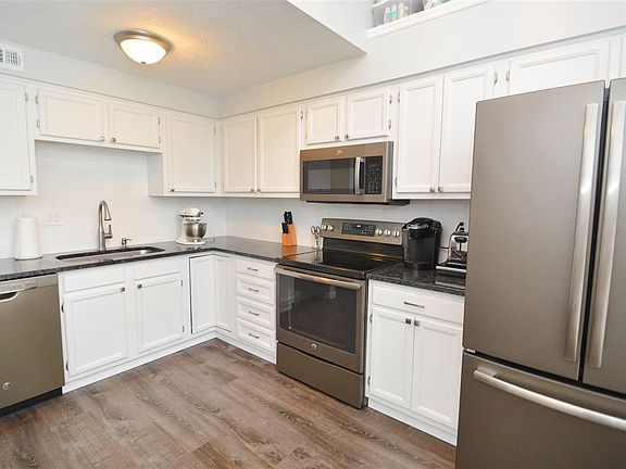 3rd image of 7058 Sweetwater Dr