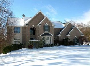 7 Rosewood Ln, Suffern, NY 10901