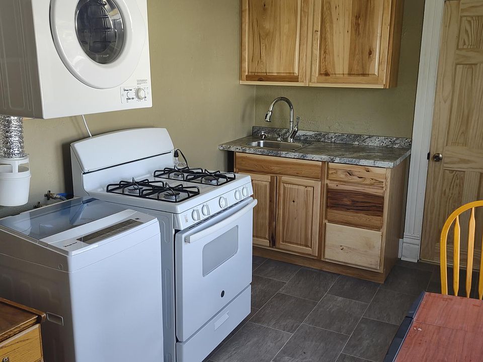 1st image of 425 New York Ave #3