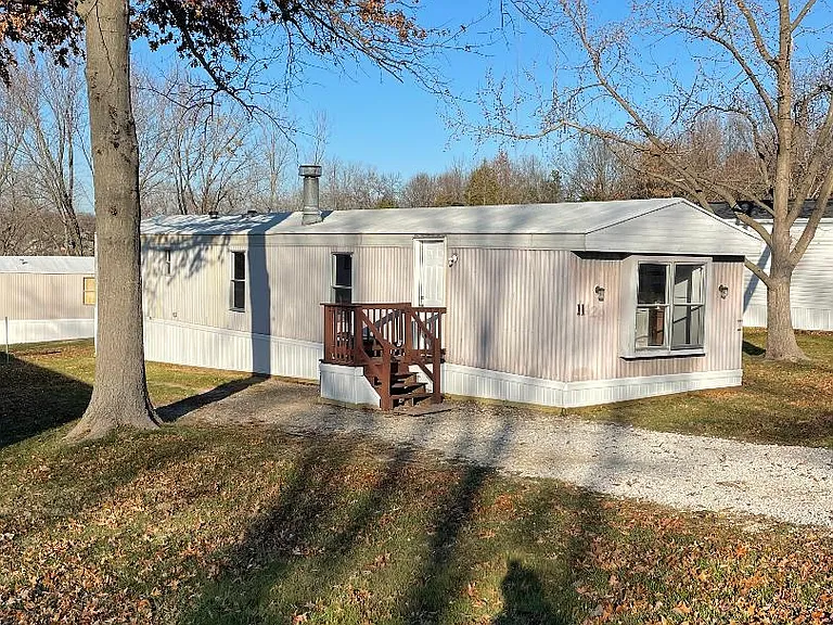 11 Fox Haven Dr — Photo 1