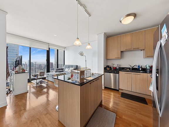 4th image of 225 N Columbus Dr Unit 6009