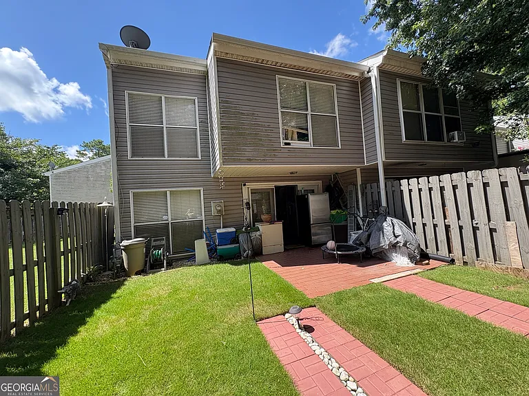 105 Governors Dr — Photo 16