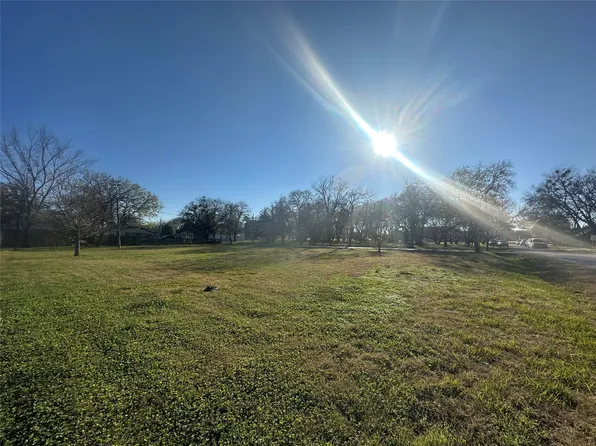 E Freeman St, Ennis, TX 75119