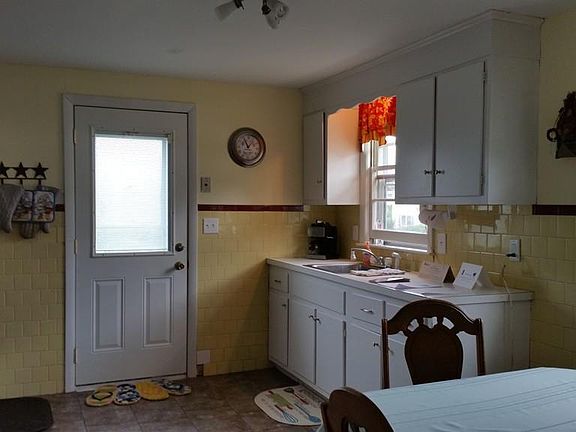 4th image of 25 Louis St