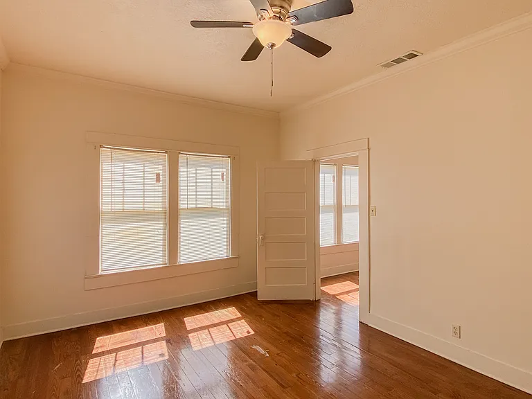 439 Iris St — Photo 11
