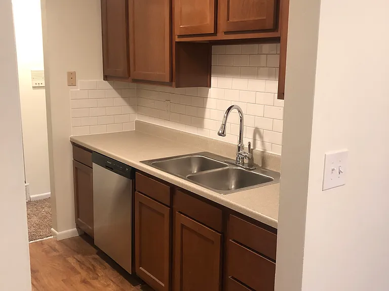 Regency Park Apartments — Photo 25