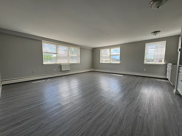 30 Gillette St #F5 — Photo 2