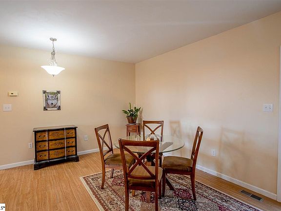 5th image of 12 Pittman Dr