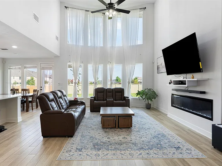 424 Hollister Dr — Photo 19