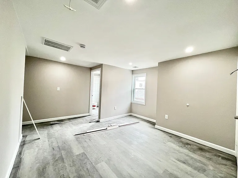 16 Long Ave #1 — Photo 4