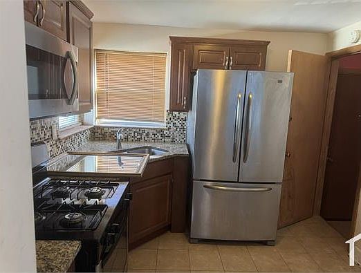 3rd image of 3643 W 84th St