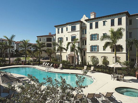 Carrara Way Club Pool