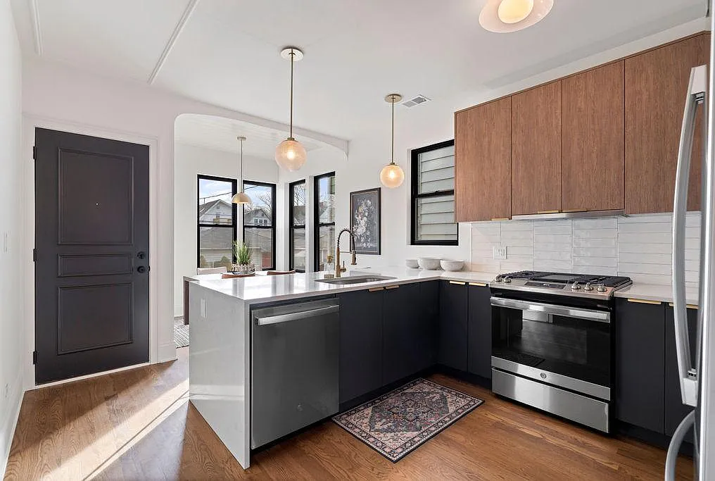 2 bed, $2,450 — Photo 4