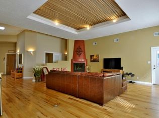 2200 Via Madrid Ct NW, Albuquerque, NM 87104