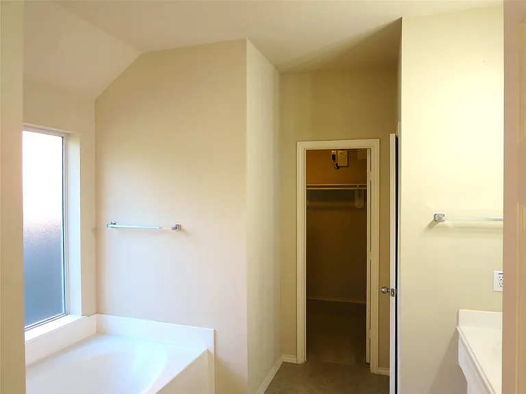 21710 Grand Hollow Ln — Photo 13