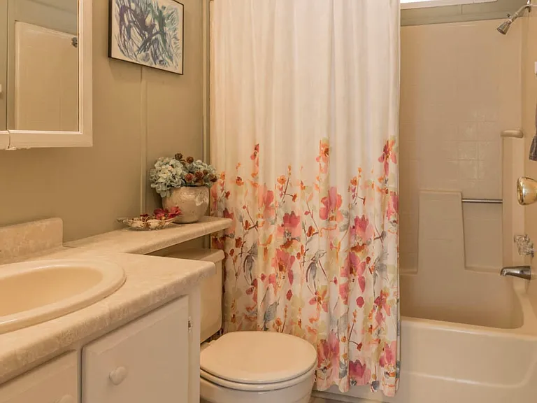 Full bath with tub and shower. Plenty of hot water.