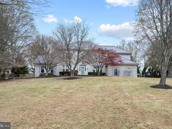 16 Maple Ln, Glen Mills, PA 19342