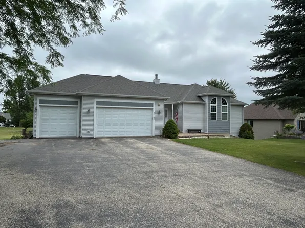 3760 White Tail Dr, Wonder Lake, IL 60097