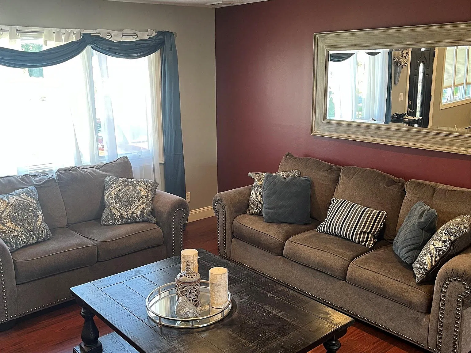 4 bed, 1.5 bath, 1900 sqft, $5,500 — Photo 2