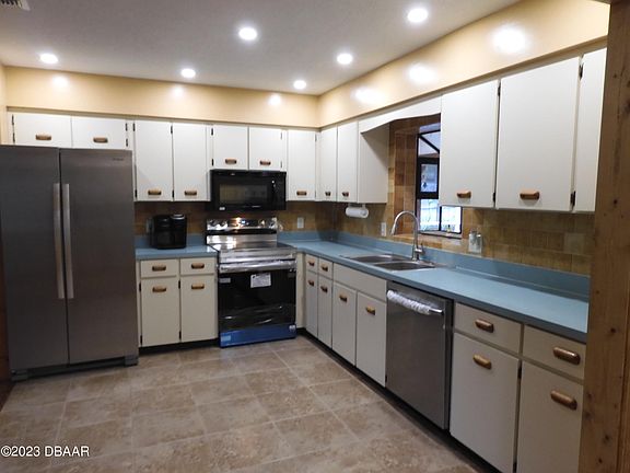 3rd image of 645 Sweetwood Dr