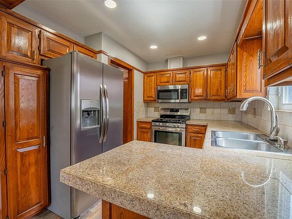 5th image of 9228 Apple Dr