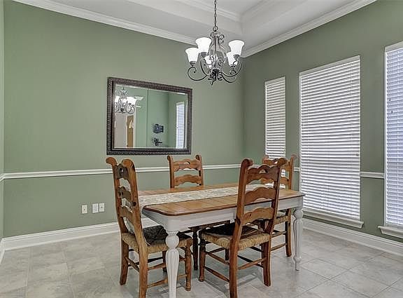 4th image of 822 Westminister Ave