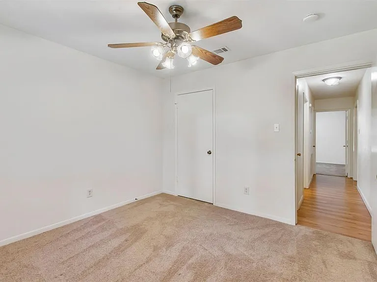 2106 Wickburn Dr — Photo 12