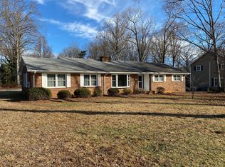 4301 Belvoir Dr, Greensboro, NC 27406