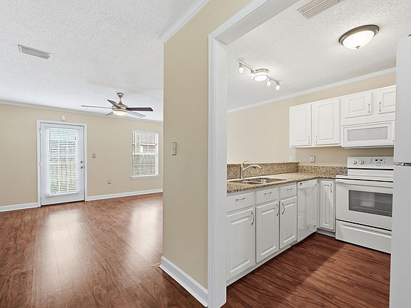 5th image of 965 Scenic Oak Ln