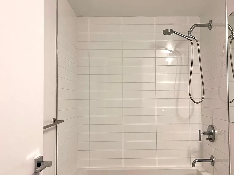 42 Charles St E #2802 — Photo 8