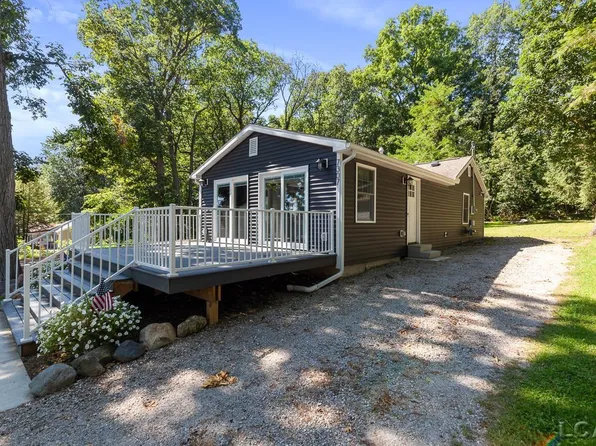 7307 Walnut St, Manitou Beach, MI 49253