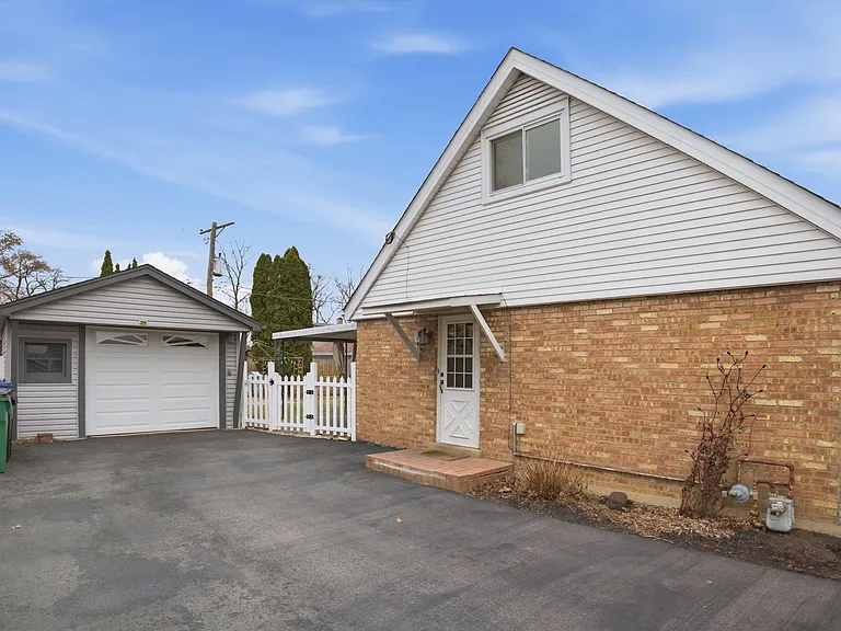 8912 Windsor Ln — Photo 32