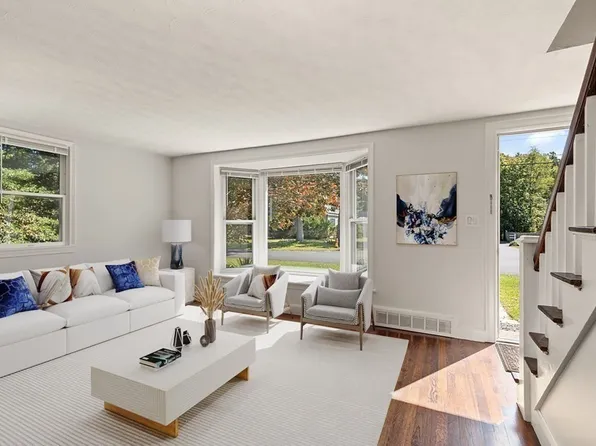 10 Suffolk Rd, Sharon, MA 02067