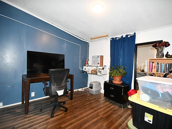 5th image of 735 NE Winfield Ave
