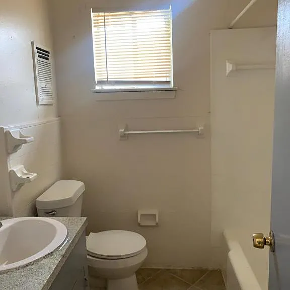 5440 Makeig St — Photo 6