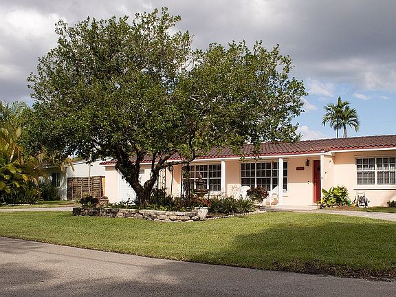 3rd image of 6001 SW 63rd Ave