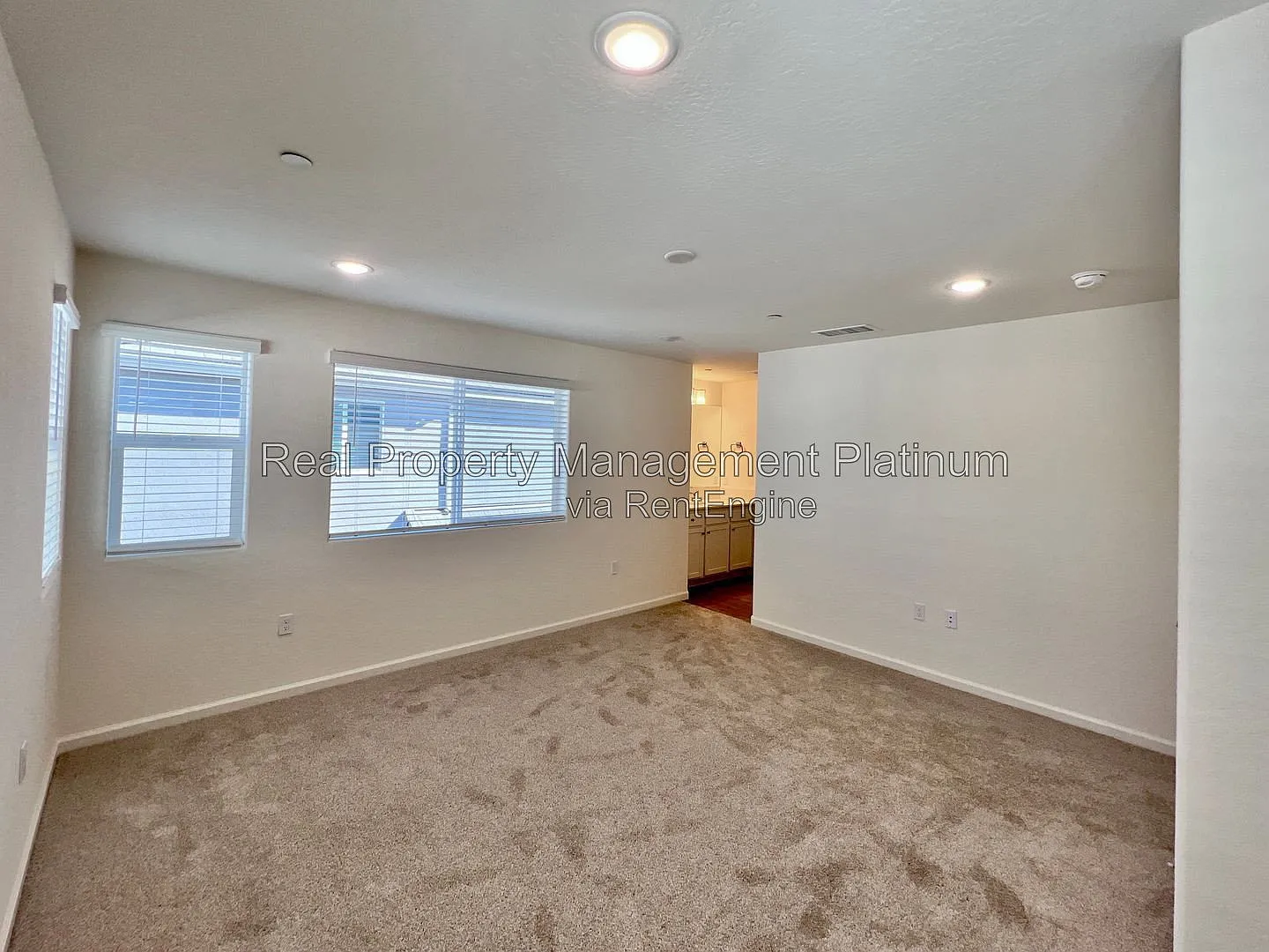3 bed, 2.5 bath, 1412 sqft, $2,500 — Photo 4