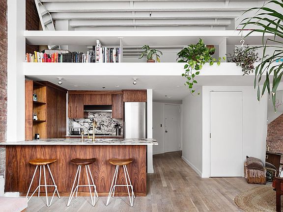 2nd image of 77 Bleecker St APT 631