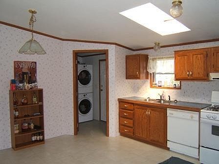 3rd image of 418 W Pine St