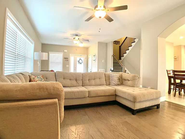 1376 Apple Blossom Rd — Photo 2