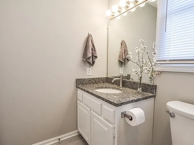 4301 E Whitley Dr — Photo 6