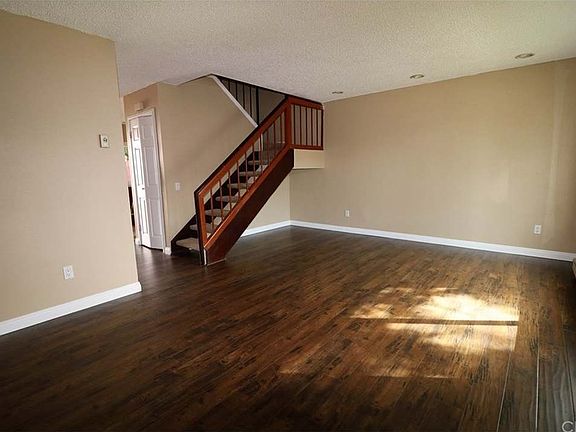 5th image of 301 Carriage Dr APT D