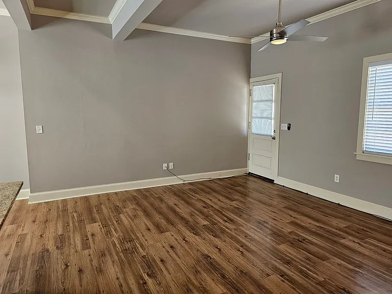 114 N Cypress St — Photo 11