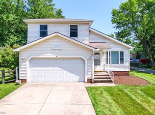 39 River Dr, Eastlake, OH 44095
